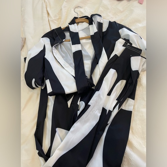 My Sexy Styles Geometric Print Long Sleeve Jumpsuit - Picture 4 of 4